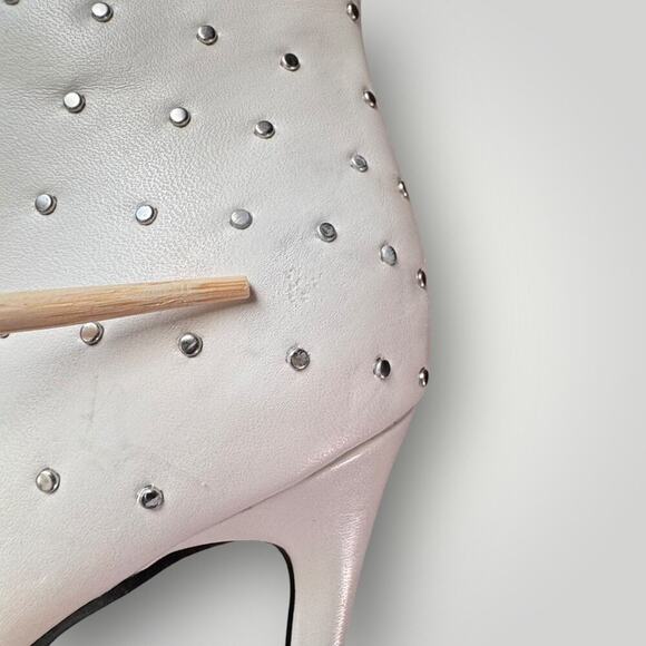 New Nine West Farrah Pointy Toe Stiletto Zip-Up Booties White w/ Studs, Wm's 9.5 - Picture 10 of 11